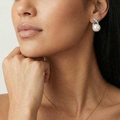 Pearl Kiss Studs